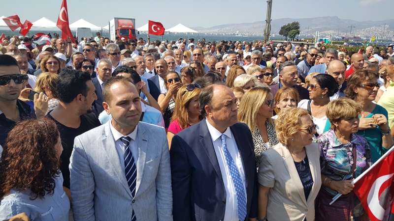 CHP İzmir bayramı böyle kutladı