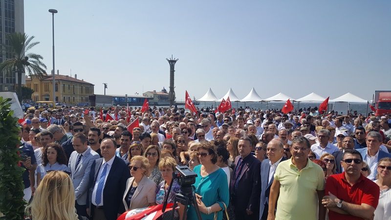 CHP İzmir bayramı böyle kutladı