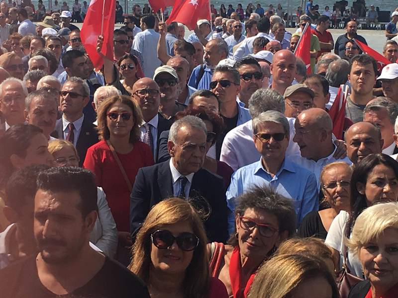 CHP İzmir bayramı böyle kutladı