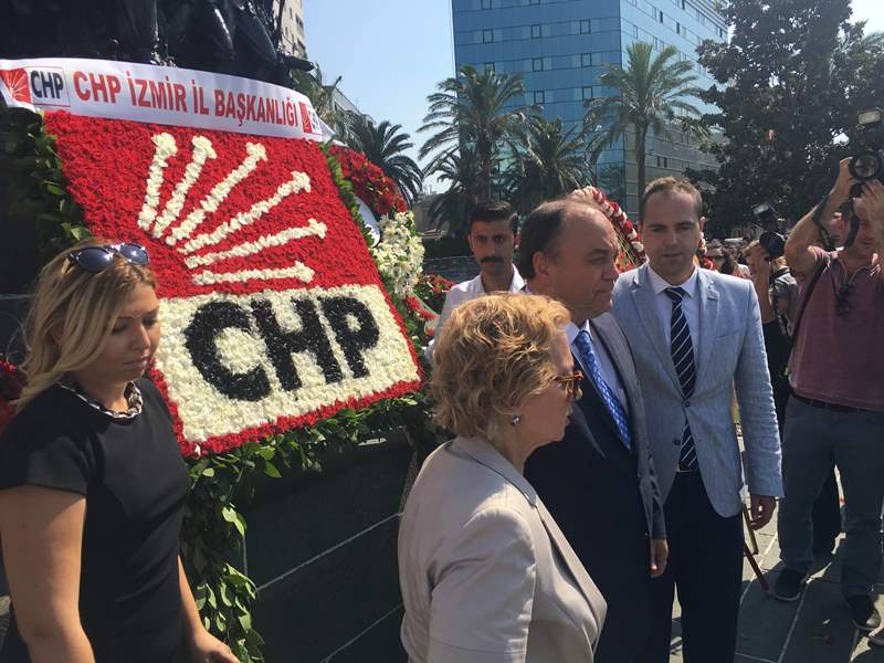 CHP İzmir bayramı böyle kutladı