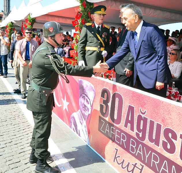 İzmir’de 'Zafer' coşkusu