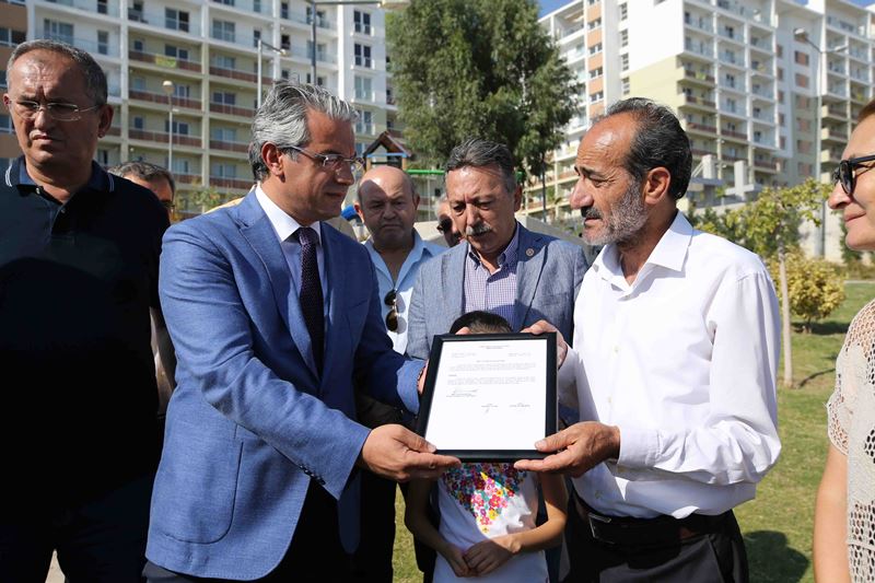 Karşıyaka'nın 'vefa' parkları açıldı