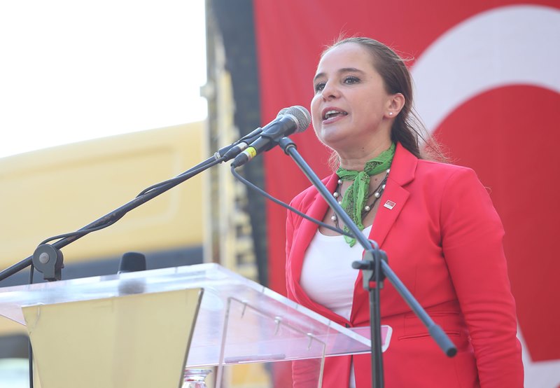 Karşıyaka'nın 'vefa' parkları açıldı