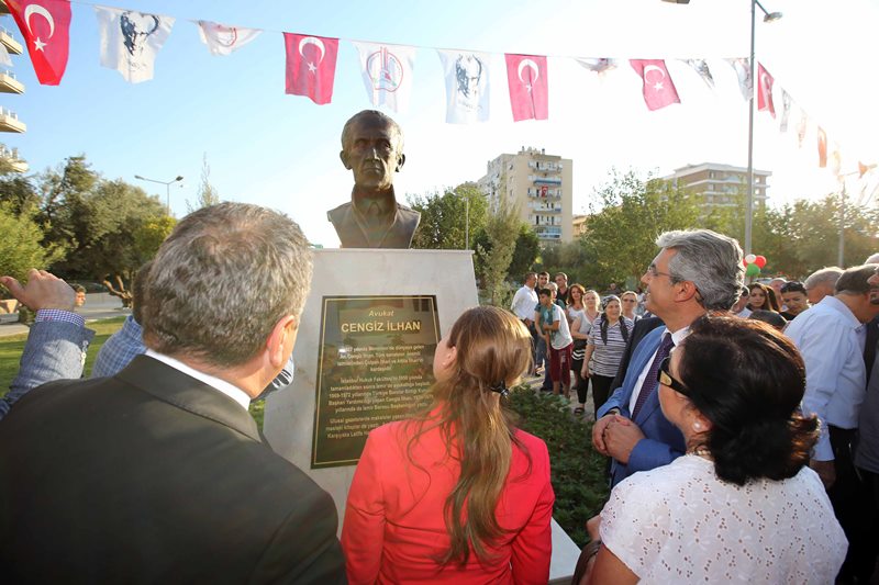 Karşıyaka'nın 'vefa' parkları açıldı