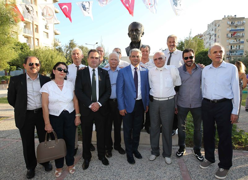 Karşıyaka'nın 'vefa' parkları açıldı
