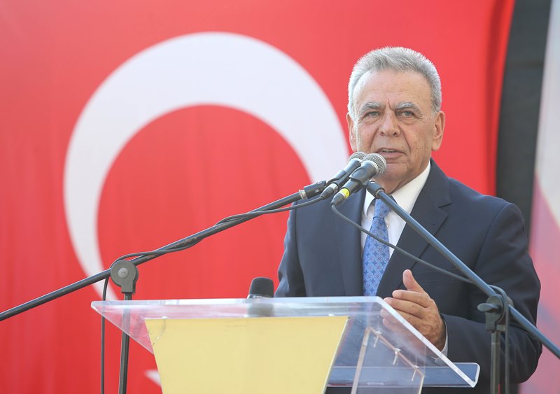 Karşıyaka'nın 'vefa' parkları açıldı