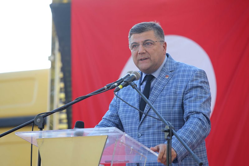 Karşıyaka'nın 'vefa' parkları açıldı