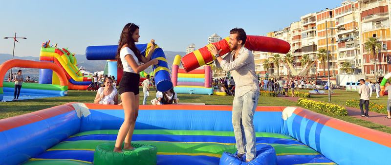 İzmir'de bayram sevinci