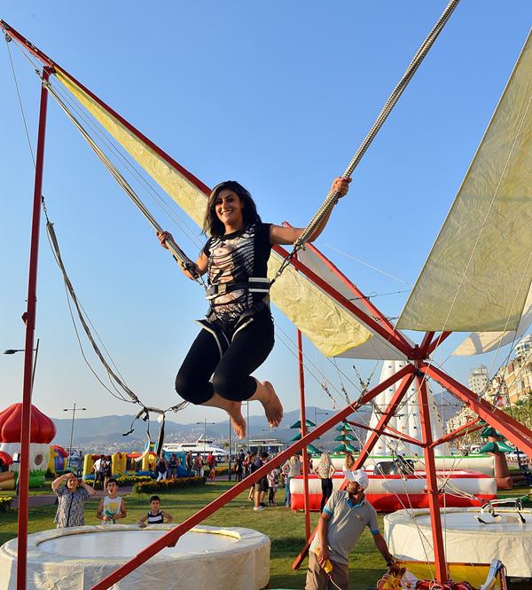 İzmir'de bayram sevinci
