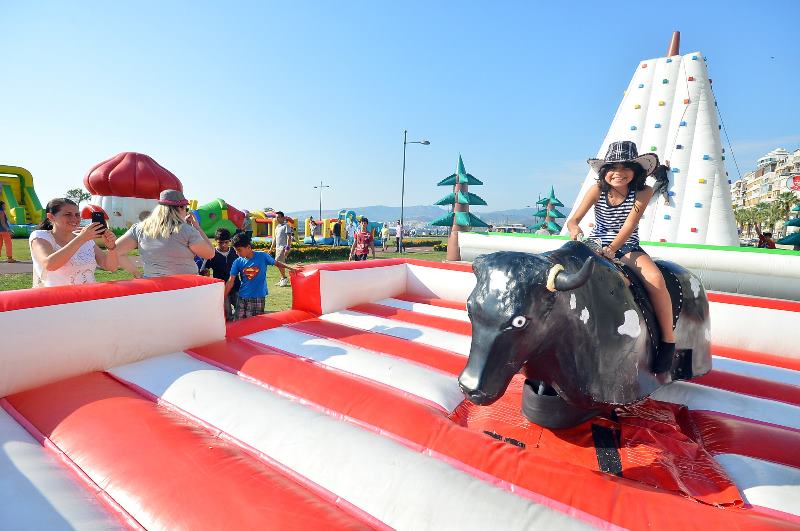 İzmir'de bayram sevinci