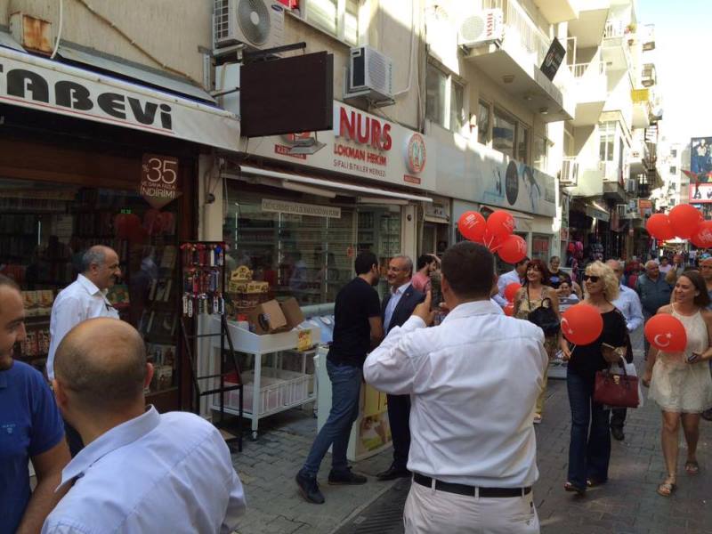 CHP Karşıyaka'dan Çarşı turu