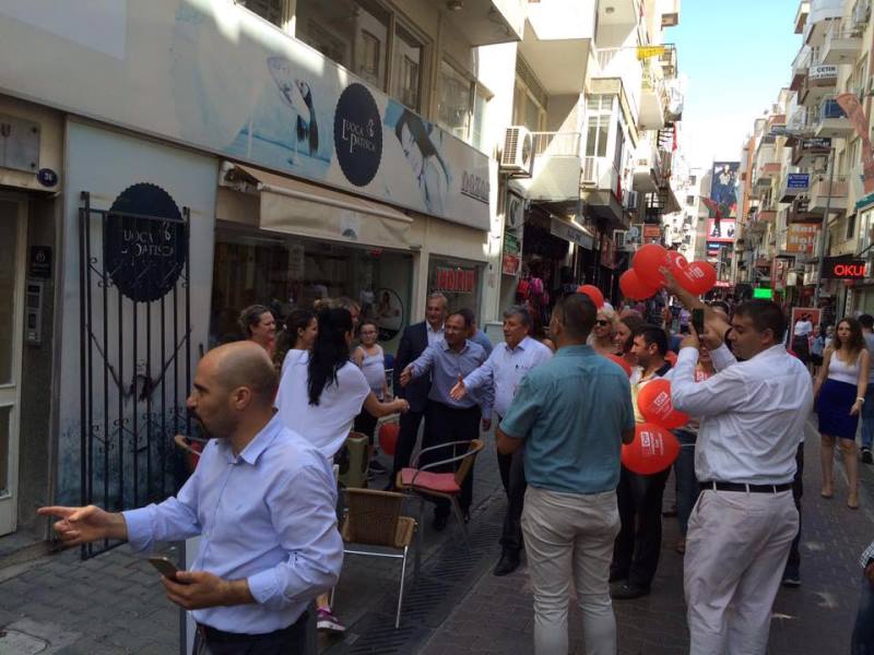 CHP Karşıyaka'dan Çarşı turu