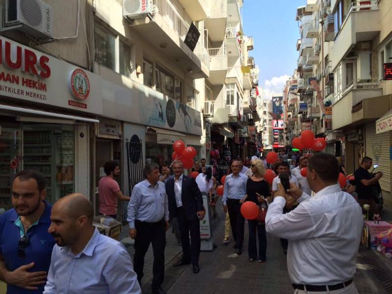 CHP Karşıyaka'dan Çarşı turu