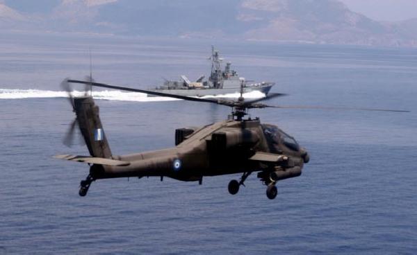 Ege'de askeri helikopter düştü