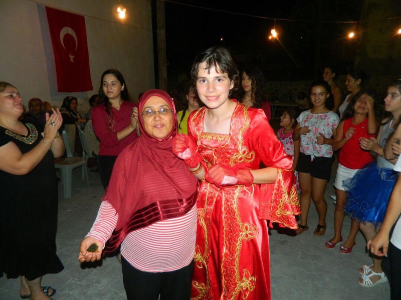 Dillere destan damatsız düğün!