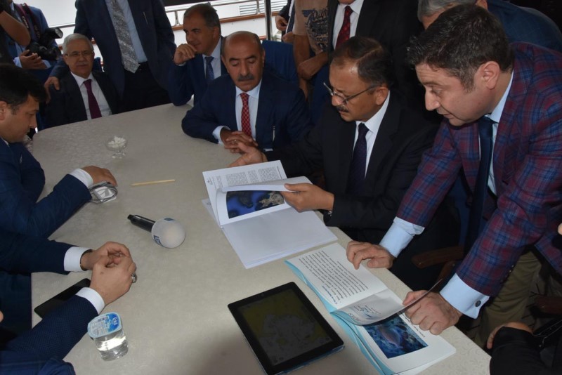 Bakan Özhaseki'den İzmir'de ikinci gün mesaisi