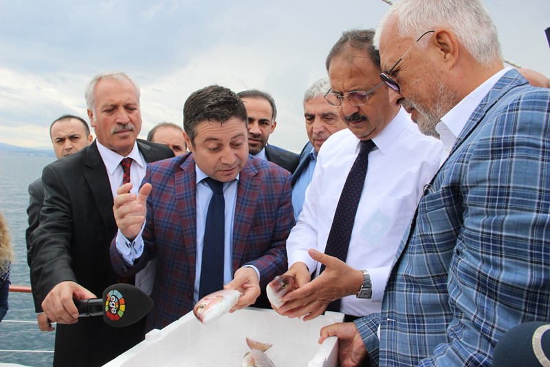 Bakan Özhaseki'den İzmir'de ikinci gün mesaisi