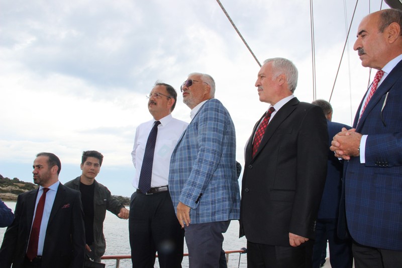 Bakan Özhaseki'den İzmir'de ikinci gün mesaisi