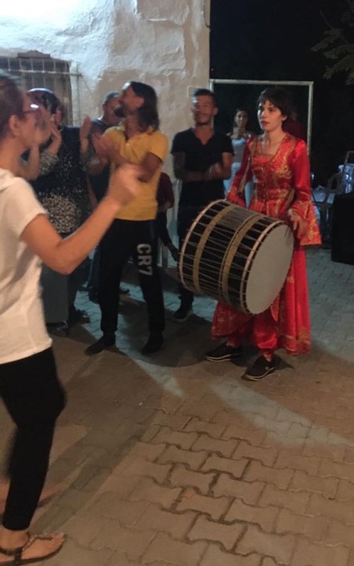 Dillere destan damatsız düğün!