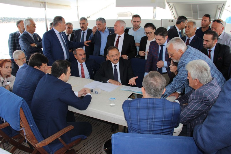 Bakan Özhaseki'den İzmir'de ikinci gün mesaisi
