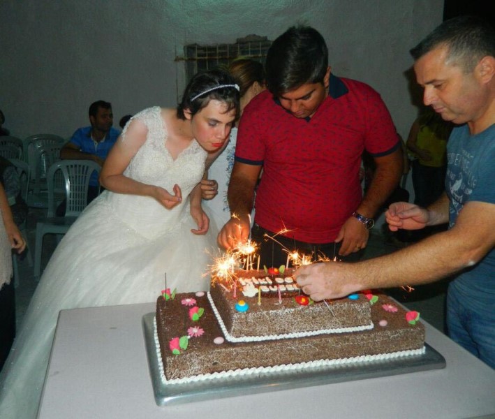 Dillere destan damatsız düğün!