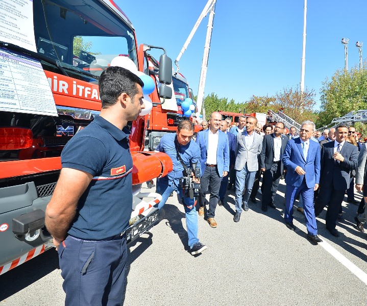 İzmir itfaiyesi büyüdü!