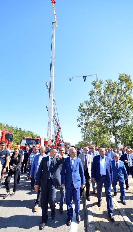 İzmir itfaiyesi büyüdü!