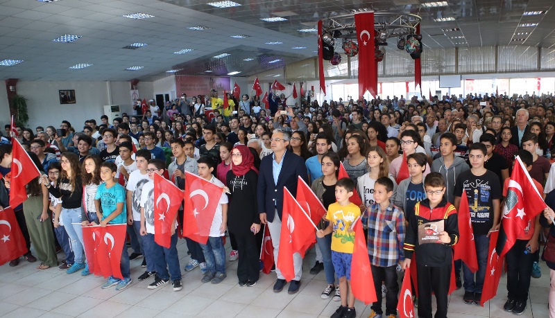 Karşıyaka'da 3 bin kişi ‘Andımız’ı okudu