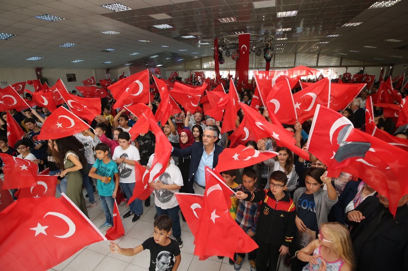 Karşıyaka'da 3 bin kişi ‘Andımız’ı okudu