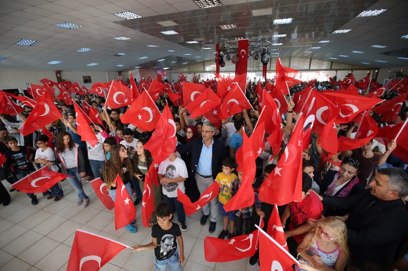 Karşıyaka'da 3 bin kişi ‘Andımız’ı okudu