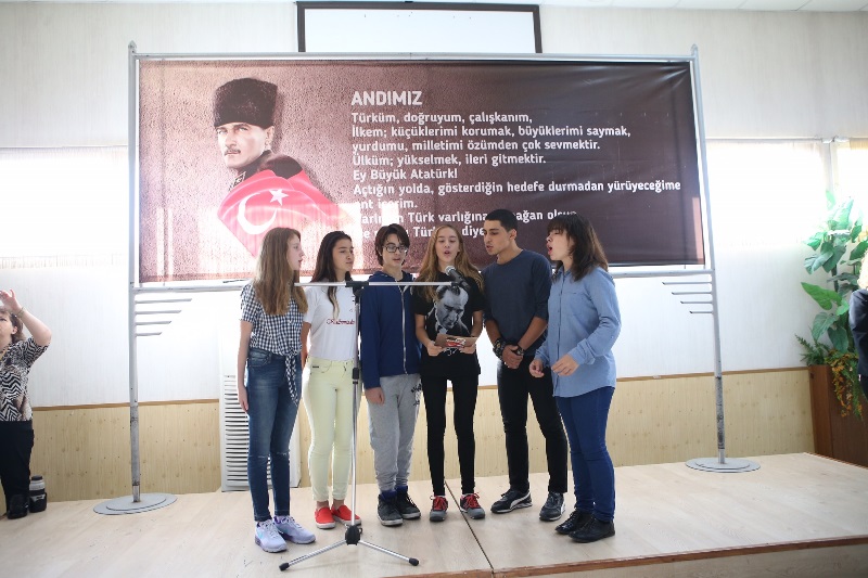 Karşıyaka'da 3 bin kişi ‘Andımız’ı okudu