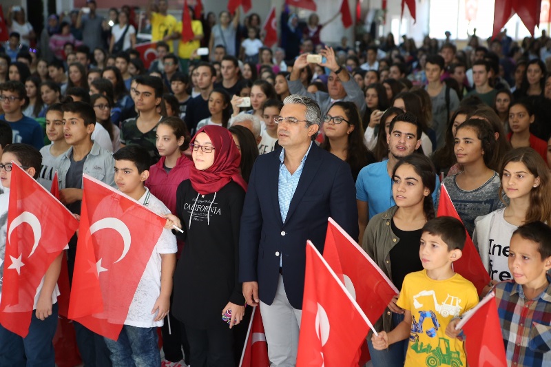 Karşıyaka'da 3 bin kişi ‘Andımız’ı okudu