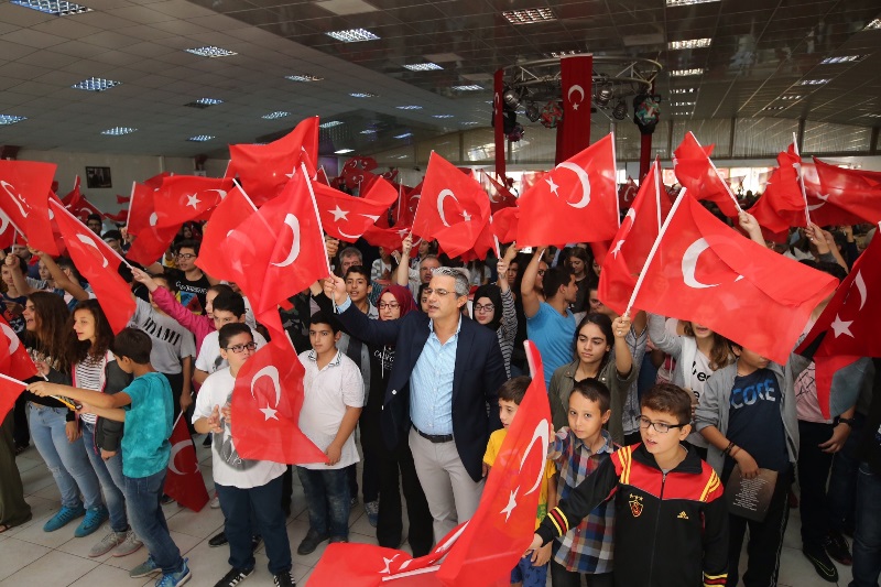 Karşıyaka'da 3 bin kişi ‘Andımız’ı okudu