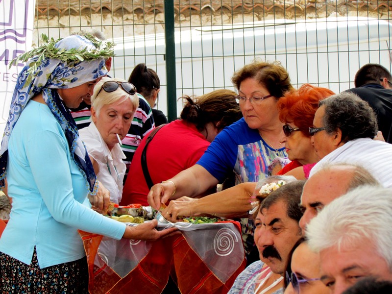 Germiyan'da ekmekler yarıştı