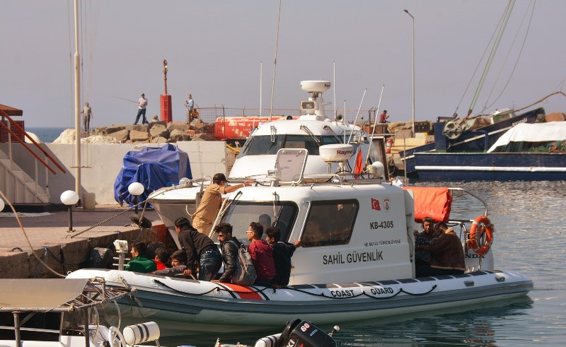 İzmir'in iki ilçesinde 347 sığınmacı yakalandı