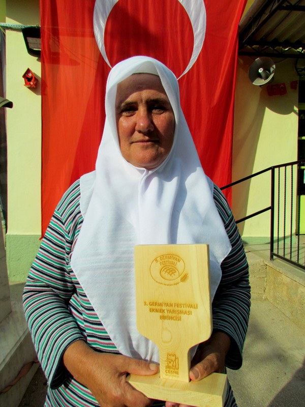 Germiyan'da ekmekler yarıştı