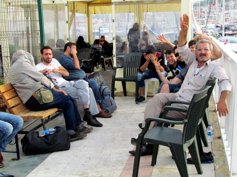 İzmir'in iki ilçesinde 347 sığınmacı yakalandı