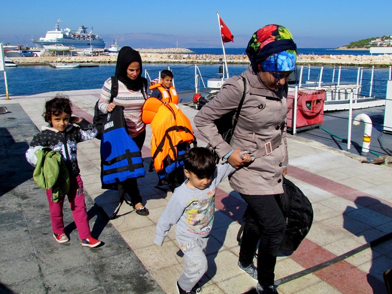 İzmir'in iki ilçesinde 347 sığınmacı yakalandı