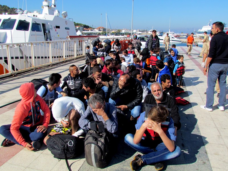 İzmir'in iki ilçesinde 347 sığınmacı yakalandı