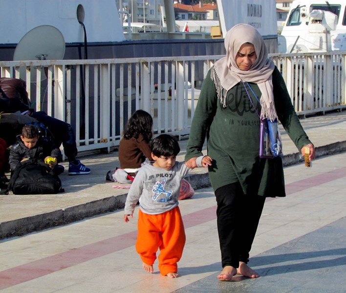 İzmir'in iki ilçesinde 347 sığınmacı yakalandı