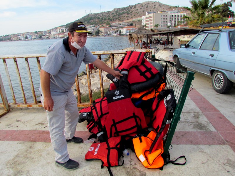 İzmir'in iki ilçesinde 347 sığınmacı yakalandı