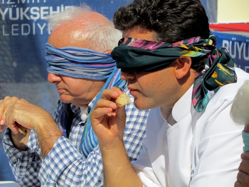 Germiyan'da ekmekler yarıştı