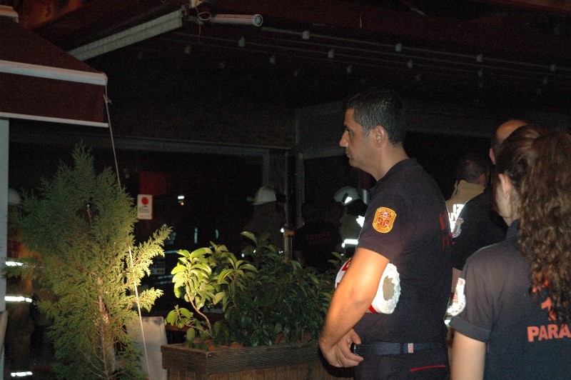 İzmir'de alevli gece