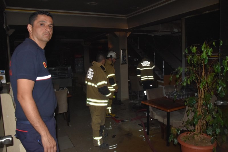 İzmir'de alevli gece