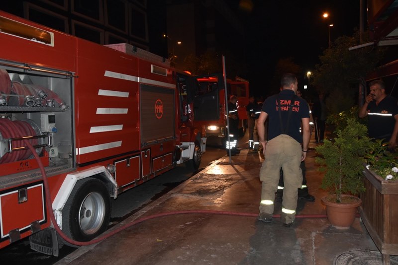 İzmir'de alevli gece