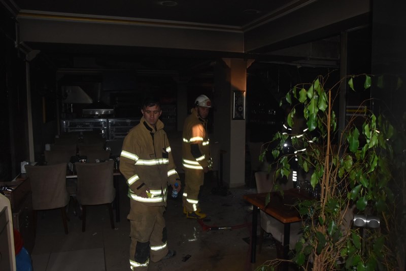 İzmir'de alevli gece