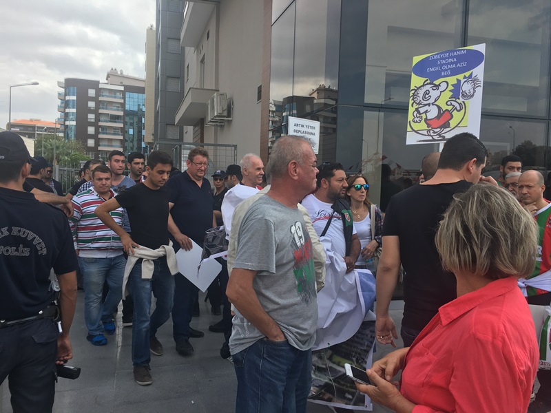 Taraftardan protesto, başkandan forma