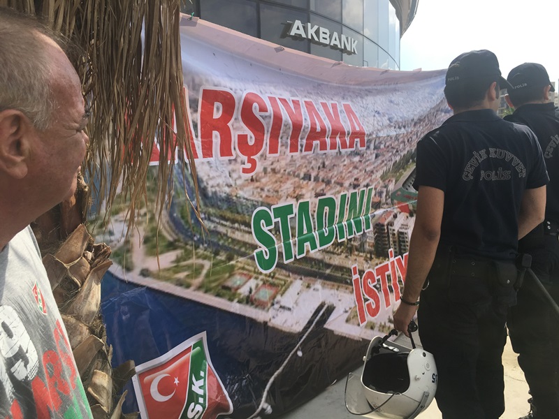 Taraftardan protesto, başkandan forma