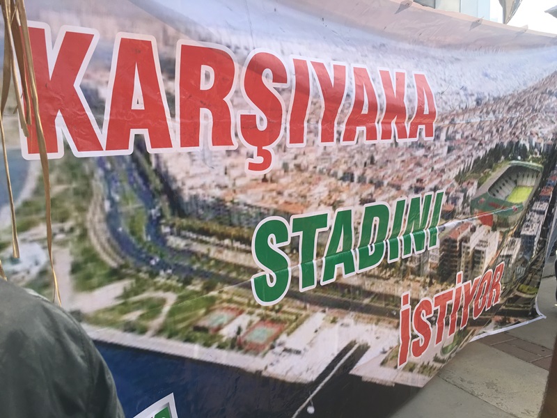 Taraftardan protesto, başkandan forma