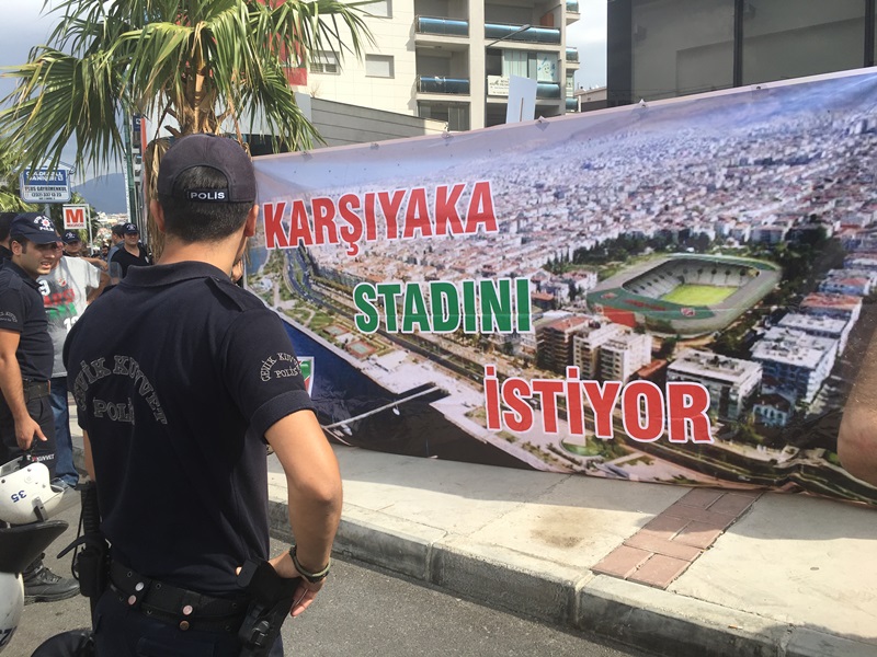 Taraftardan protesto, başkandan forma